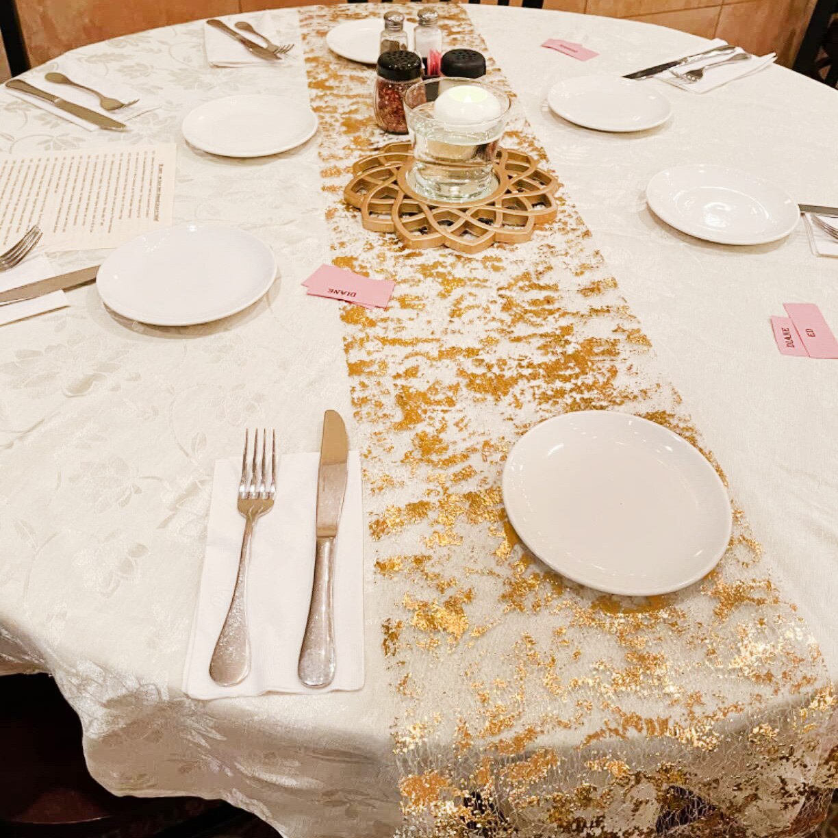 Sparkle Metallic Gold Thin Tab - đánh giá và giá Christmas Table Runner